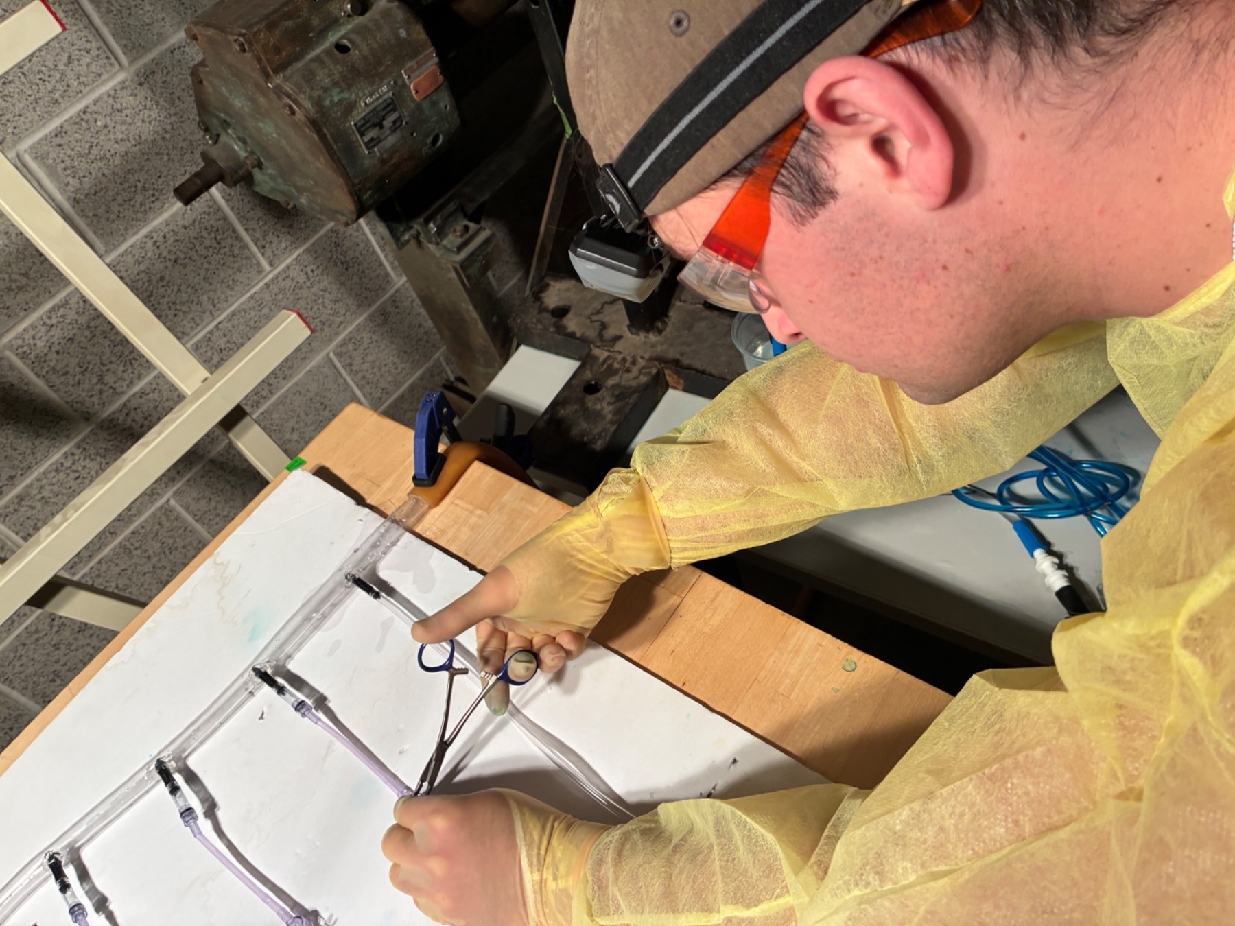 Joining a sensor cuff to the flow circuit at the bench